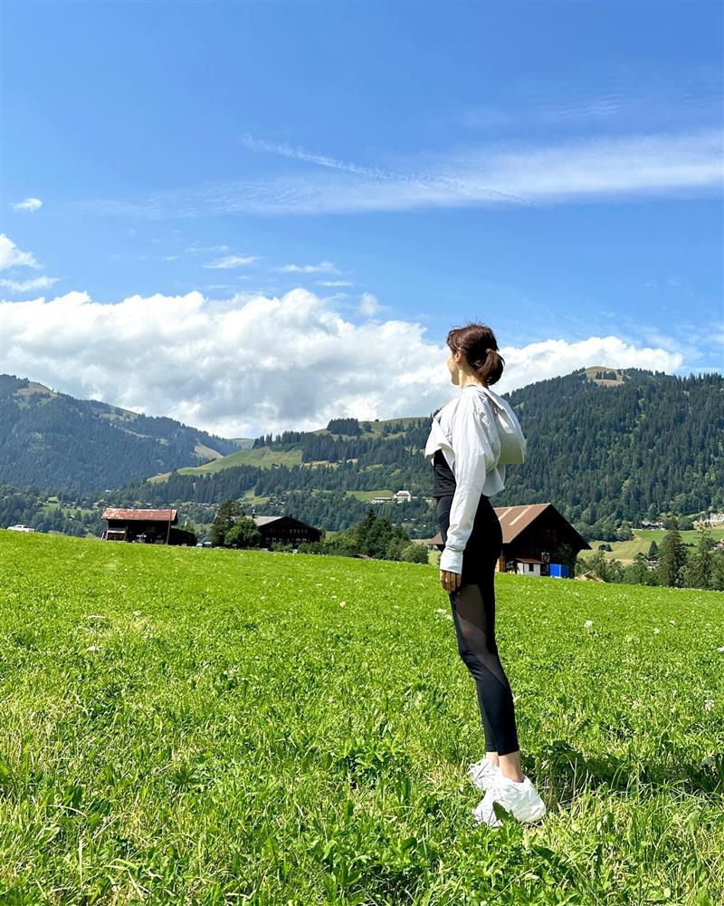 Lê Tư 52 tuổi nhưng được khen như 30-12