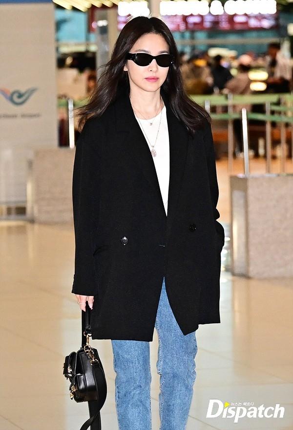 Song Hye Kyo biến sân bay thành sàn diễn thời trang-1