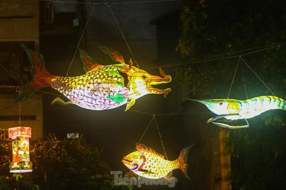 Độc lạ đèn trung thu truyền thống lơ lửng trên những con phố cổ Hà Nội-4