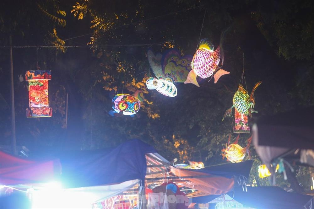 Độc lạ đèn trung thu truyền thống lơ lửng trên những con phố cổ Hà Nội-5