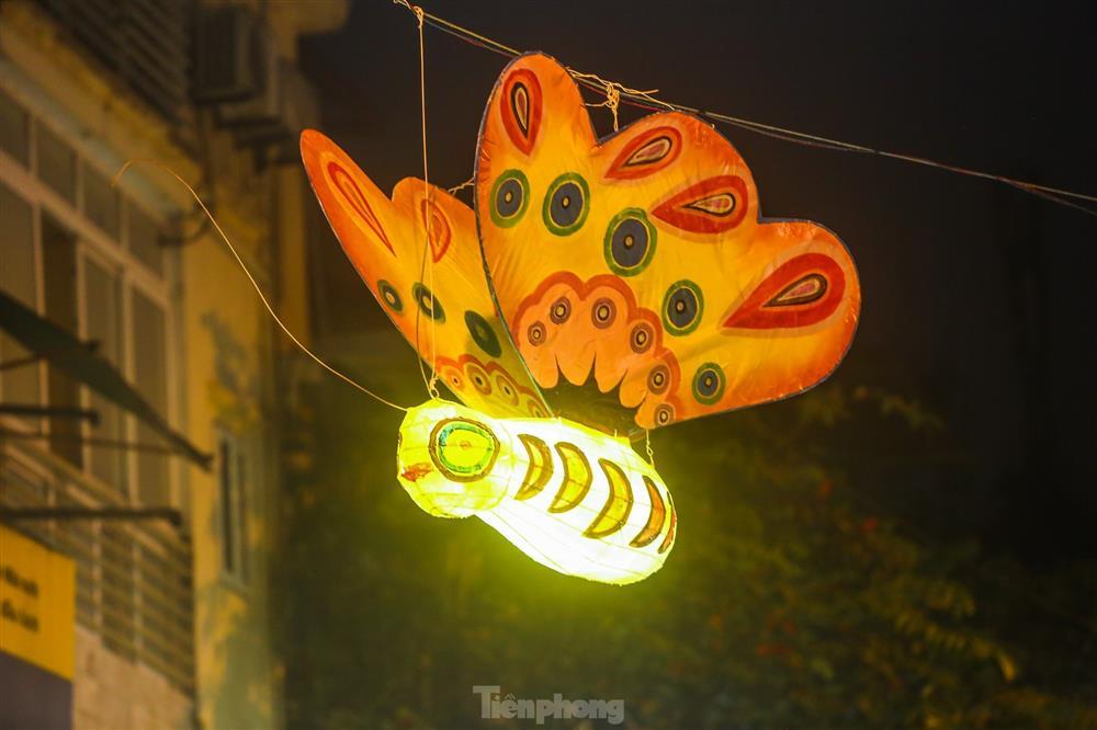 Độc lạ đèn trung thu truyền thống lơ lửng trên những con phố cổ Hà Nội-8