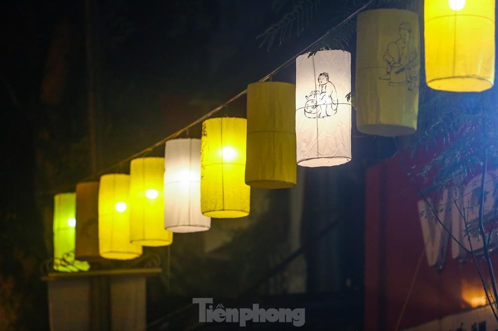 Độc lạ đèn trung thu truyền thống lơ lửng trên những con phố cổ Hà Nội-12