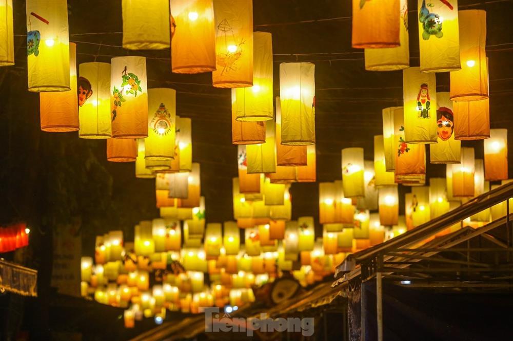 Độc lạ đèn trung thu truyền thống lơ lửng trên những con phố cổ Hà Nội-14