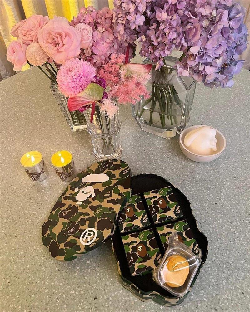 Angelababy cùng con trai đón trung thu, netizen chỉ chú ý một chi tiết đặc biệt-2