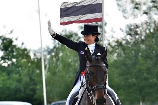 Nàng công chúa tiết lộ những bí mật trong toà lâu đài 900 tuổi-4