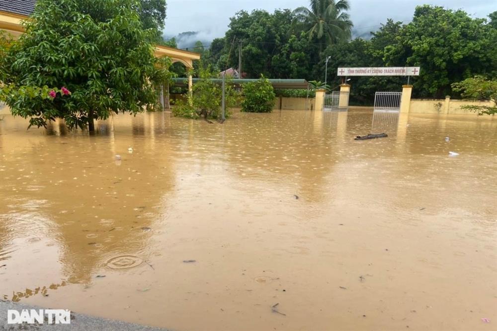 Hàng nghìn học sinh ở Nghệ An nghỉ học vì mưa lũ-1