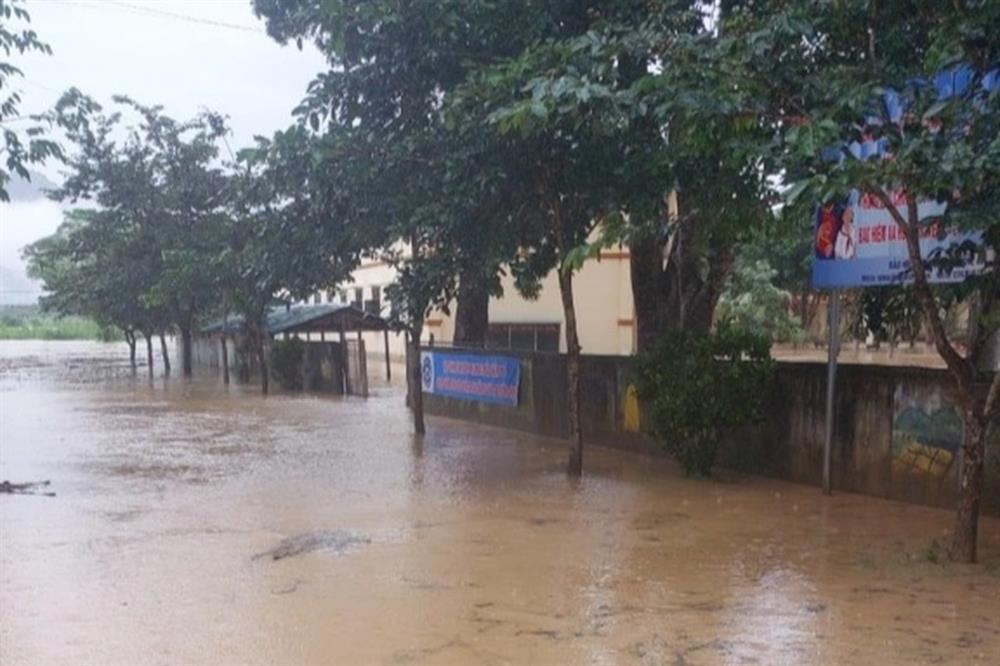 Hàng nghìn học sinh ở Nghệ An nghỉ học vì mưa lũ-2