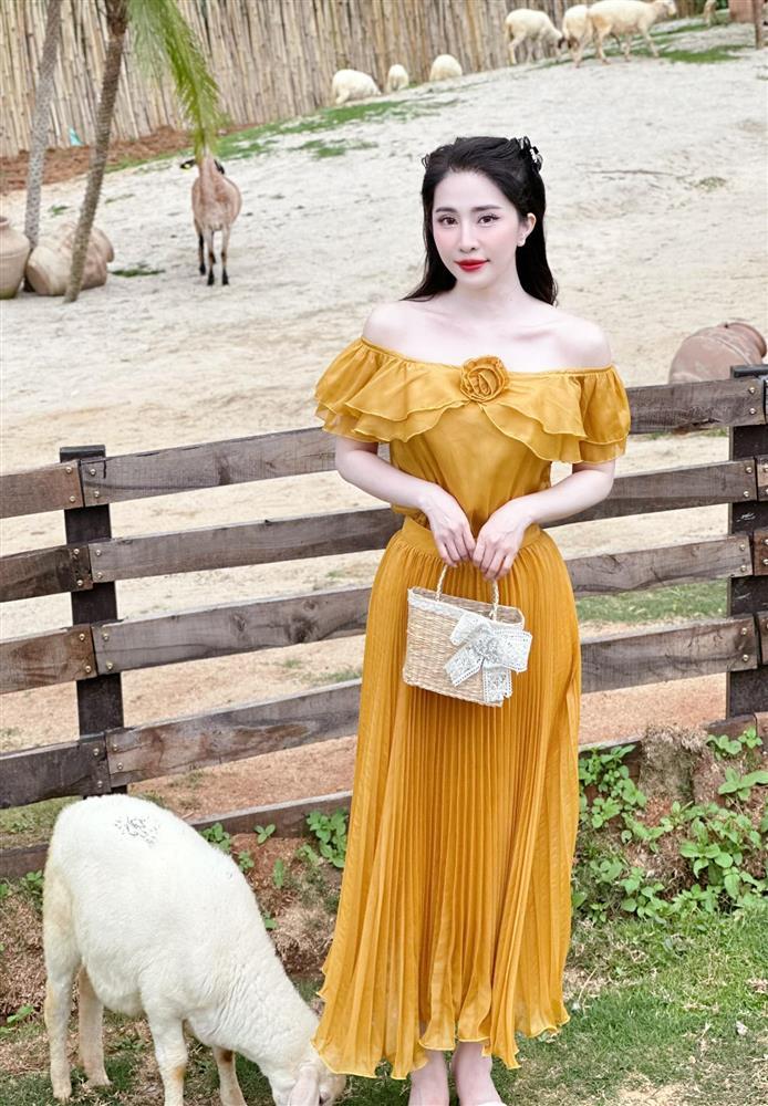 Soi loạt váy áo bánh bèo của Quỳnh Nga trước show Chị Đẹp Đạp Gió Rẽ Sóng-5