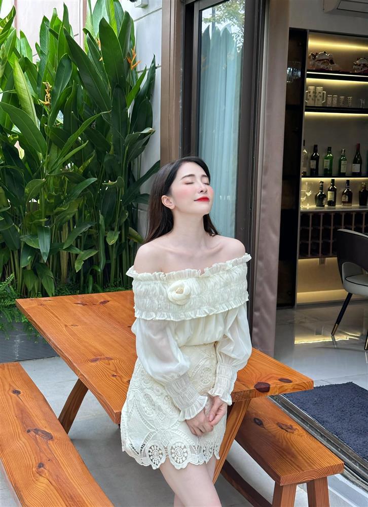 Soi loạt váy áo bánh bèo của Quỳnh Nga trước show Chị Đẹp Đạp Gió Rẽ Sóng-7