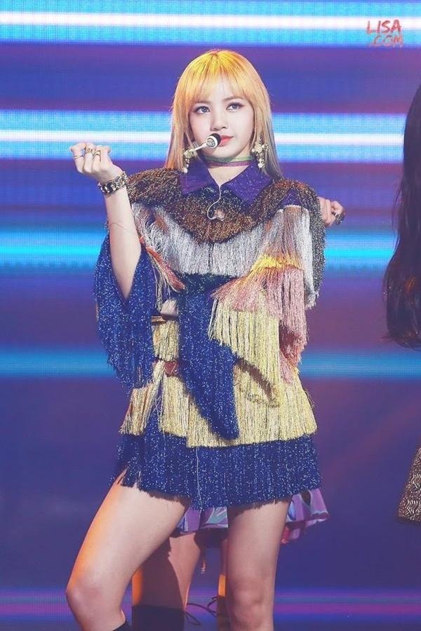 Phản ứng của khán giả Việt khi Lisa diễn ở hộp đêm: Chỉ xin đừng thoát y-2