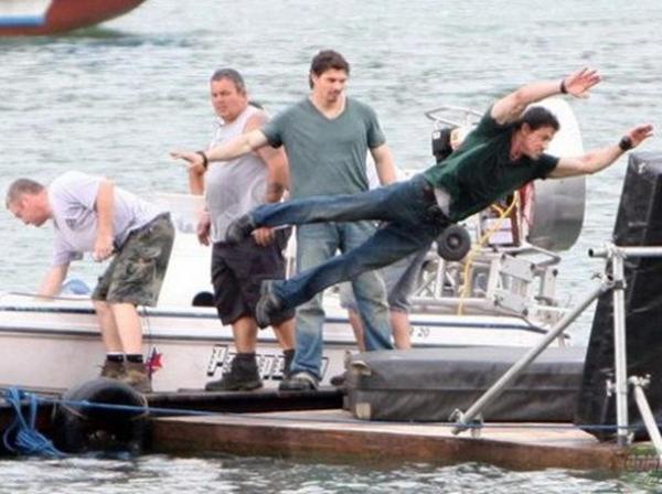 Hậu trường nguy hiểm suýt chết và những con số thú vị của Biệt Đội Đánh Thuê-8