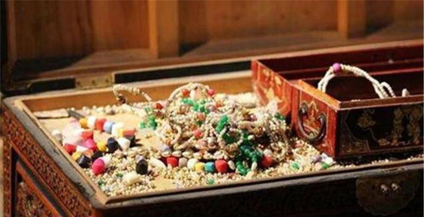 Hòa Thân rất giàu nhưng không phải tất cả từ tham nhũng-5