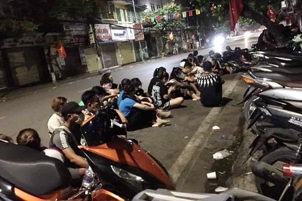 Công ty tặng bánh trung thu giả, nữ nhân viên phản ánh liền bị đuổi việc-2