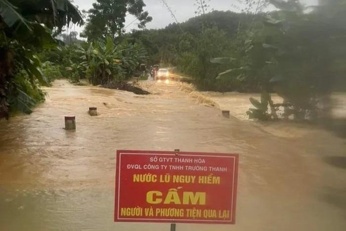 Hai vợ chồng ở Thanh Hóa bơi qua suối chảy xiết, lũ cuốn người vợ mất tích-2