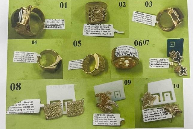 Công an truy tìm số trang sức bị cướp tiệm vàng ở Khánh Hòa-1