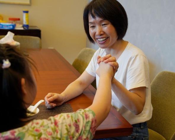 Cô gái chi 84.000 USD học đại học ngành giúp việc về phục vụ giới nhà giàu-2