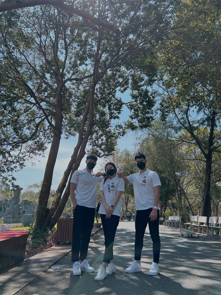 Bà xã hơn tuổi của Đình Trọng không mê hàng hiệu, đẹp nhất khi mặc váy cưới-5