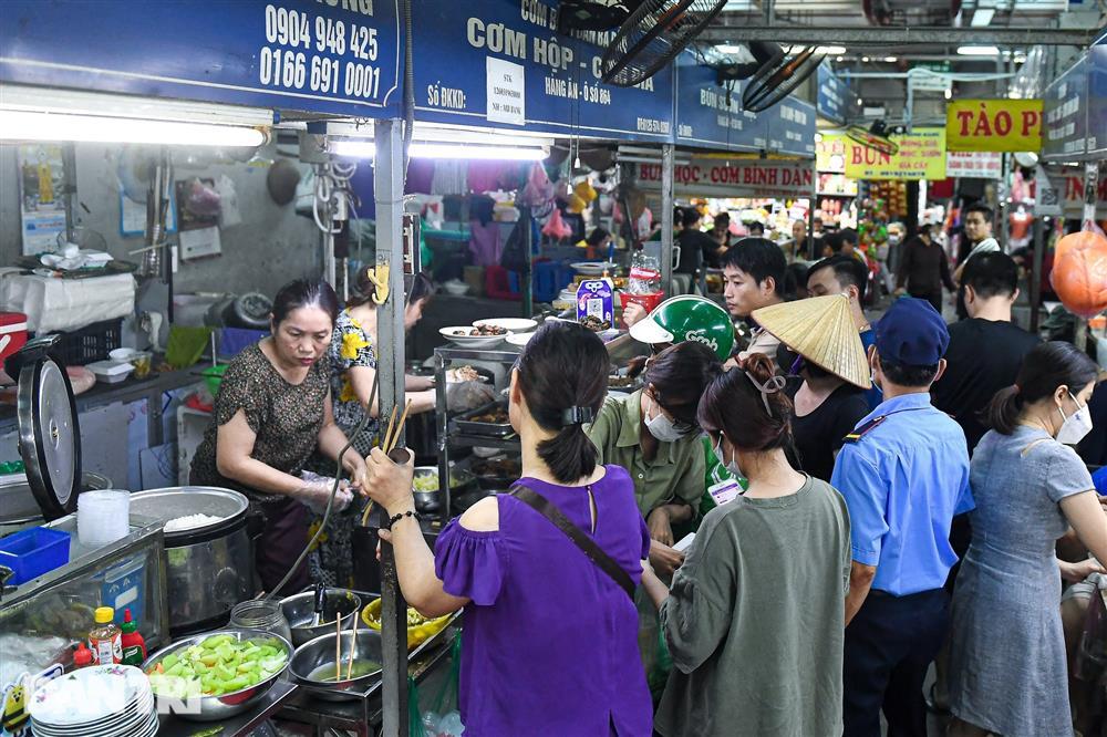 Hà Nội: Thiên đường ẩm thực dưới lòng đất, cầm 100.000 đồng ăn thả ga-1