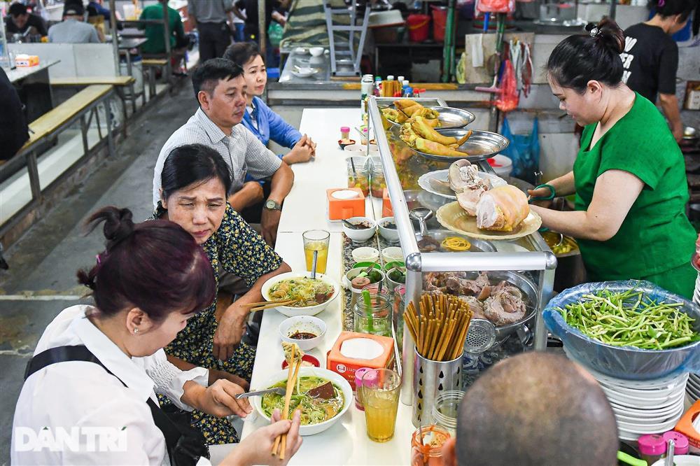 Hà Nội: Thiên đường ẩm thực dưới lòng đất, cầm 100.000 đồng ăn thả ga-4