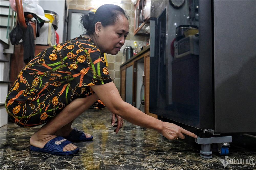 Nước tấn công các khu dân cư ngày Hà Nội mưa trắng trời-4