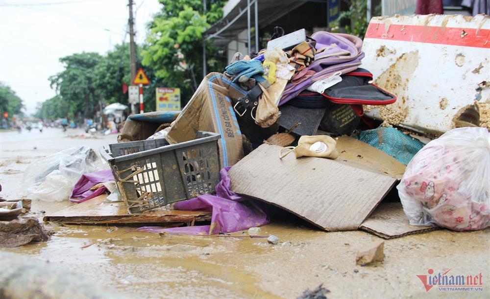 Lũ ngập tận nóc nhà, cụ bà thoát chết nhờ chiếc đệm hơi-4