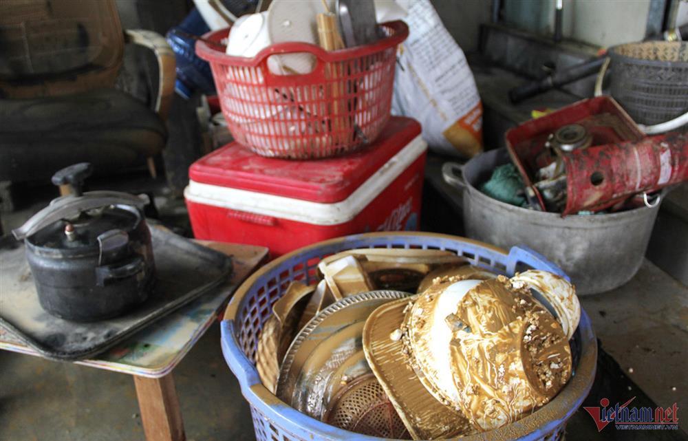 Lũ ngập tận nóc nhà, cụ bà thoát chết nhờ chiếc đệm hơi-8