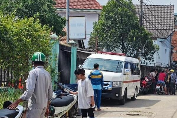 Cô giáo tiếng Anh tử vong trong tư thế treo cổ-1