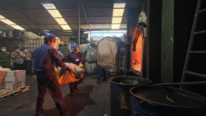 Cận cảnh đốt hơn 1,6 tấn ma túy ở TP HCM-5