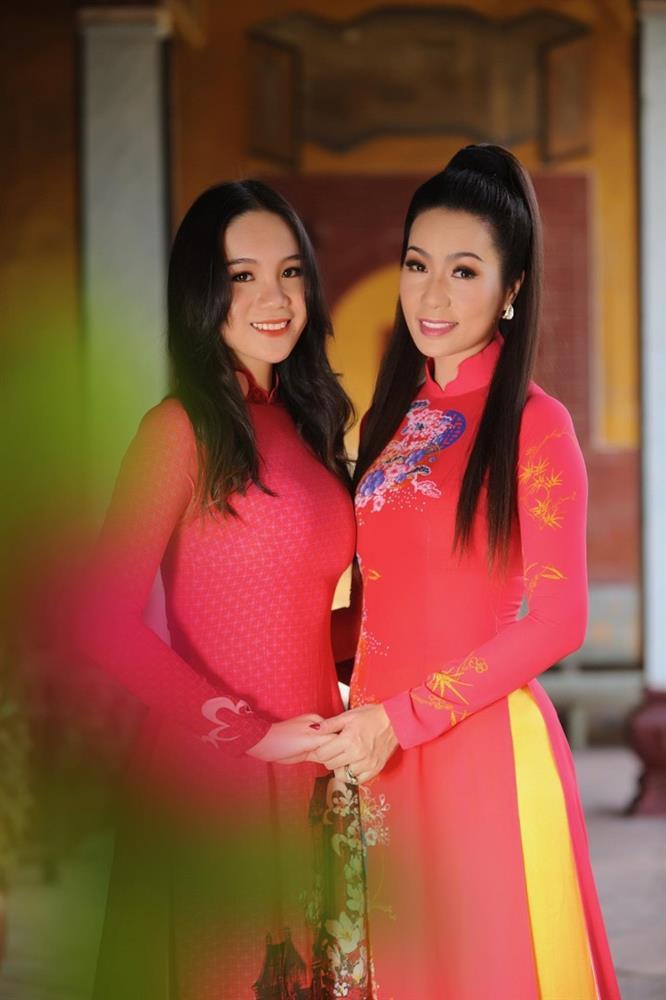 Con gái xinh đẹp, học ngành Hàng không của Á hậu Trịnh Kim Chi dậy thì thành công, lột xác ở tuổi 18-2