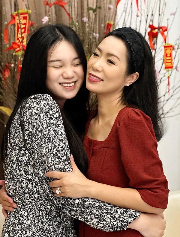 Con gái xinh đẹp, học ngành Hàng không của Á hậu Trịnh Kim Chi dậy thì thành công, lột xác ở tuổi 18-3