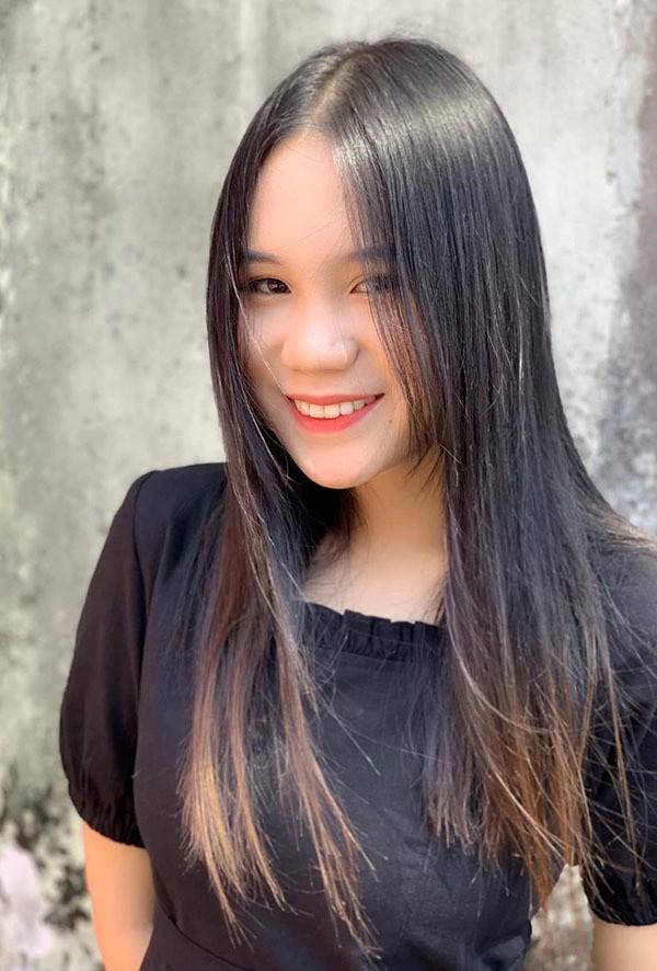 Con gái xinh đẹp, học ngành Hàng không của Á hậu Trịnh Kim Chi dậy thì thành công, lột xác ở tuổi 18-4