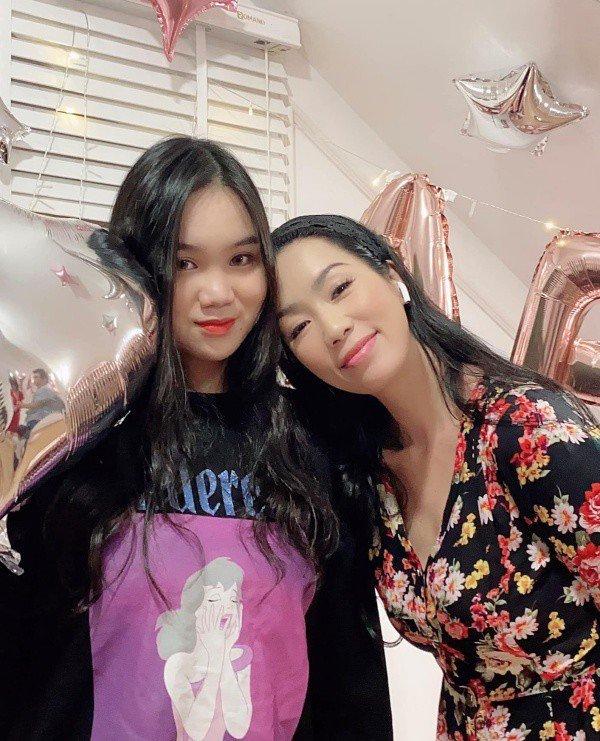 Con gái xinh đẹp, học ngành Hàng không của Á hậu Trịnh Kim Chi dậy thì thành công, lột xác ở tuổi 18-5