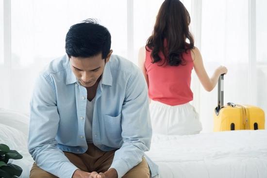 Thử váy đi dự tiệc ở công ty chồng, tôi nín lặng vì câu nói của con