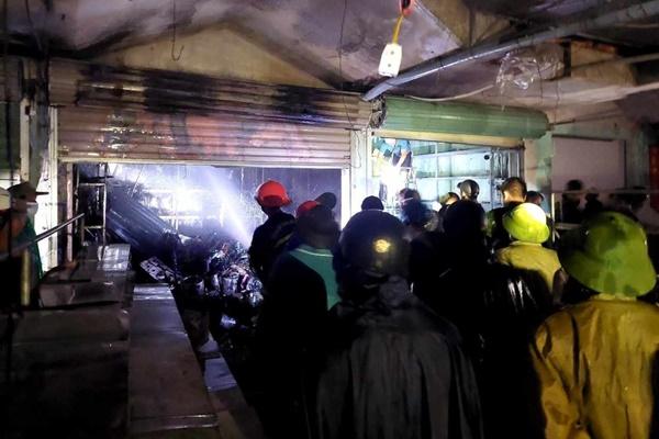 Cháy căn hộ chung cư ở Hà Nội nghi do đốt pháo hoa dịp Trung thu-3