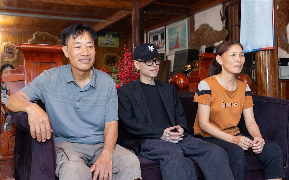 Double2T được bố mẹ gọi bằng cái tên đặt biệt, tiết lộ tính cách hồi còn học cấp 3-2