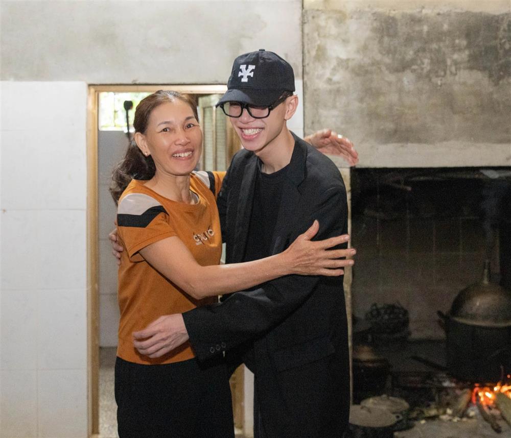 Double2T được bố mẹ gọi bằng cái tên đặt biệt, tiết lộ tính cách hồi còn học cấp 3-3