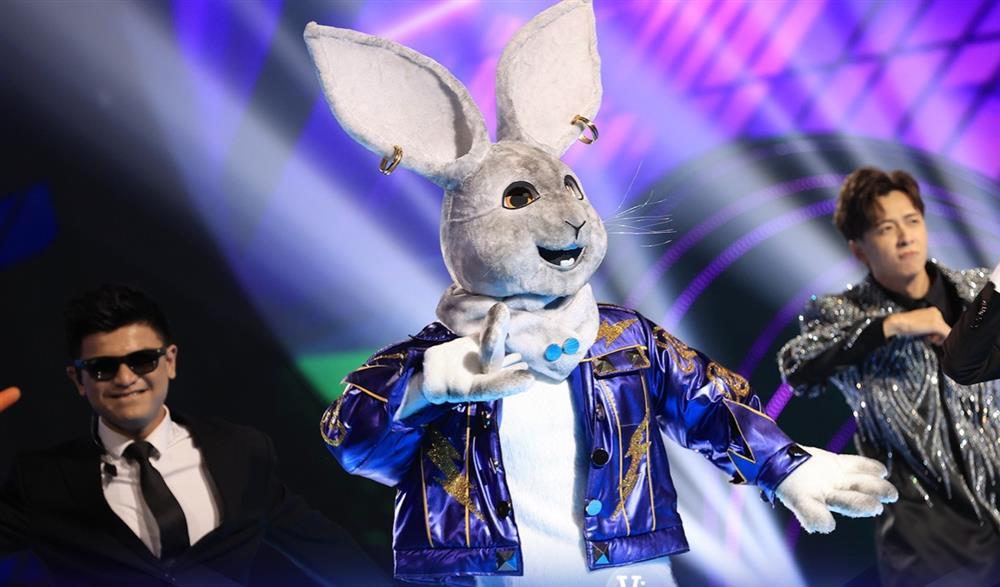 Ca Sĩ Mặt Nạ Mùa 2: Thỏ Xỏ Khuyên bại lộ danh tính chỉ với một hành động-8