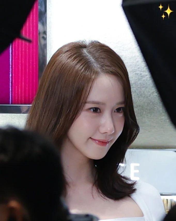 Không diện quá cầu kỳ, Yoona vẫn nổi bật bởi nhan sắc-2