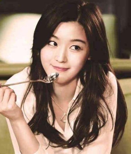 Thói quen khi ăn giúp Jeon Ji Hyun có vóc dáng đẹp dù đã 42 tuổi và qua 2 lần sinh con-4