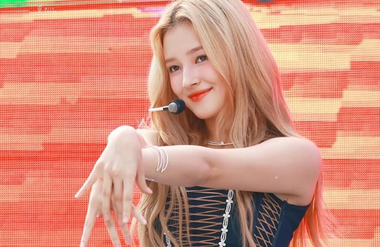 2 thiên thần lai lọt top 100 gương mặt đẹp nhất thế giới da trắng phát sáng, body nuột nà-2