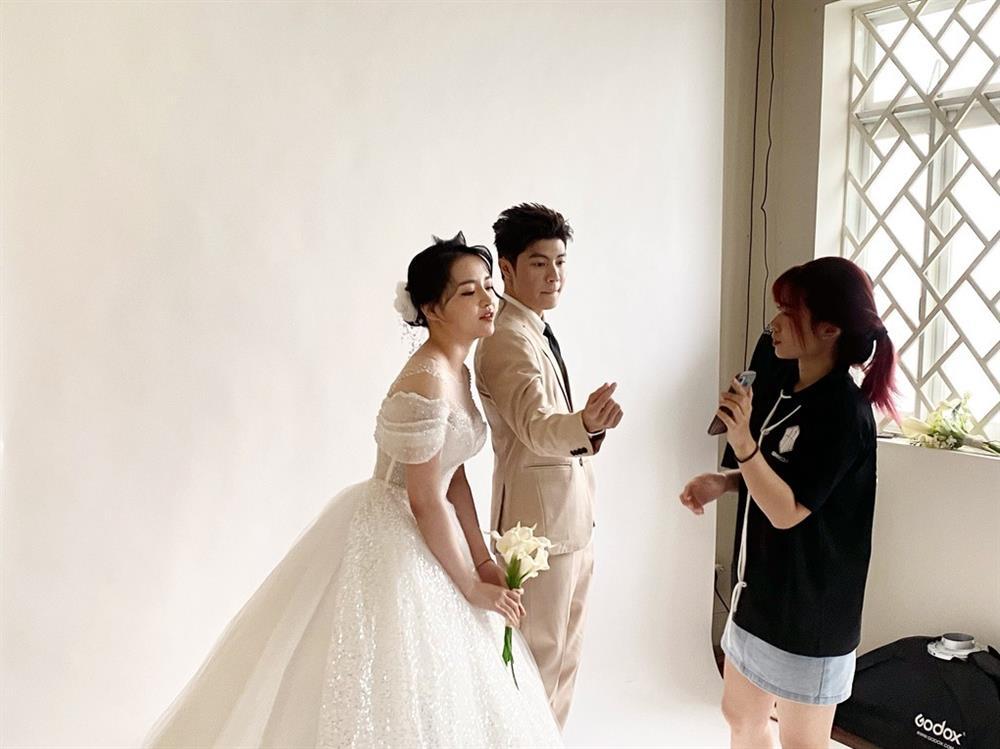 Giới trẻ ở TPHCM chi tiền để thuê chú rể chụp hình... cưới giả-3