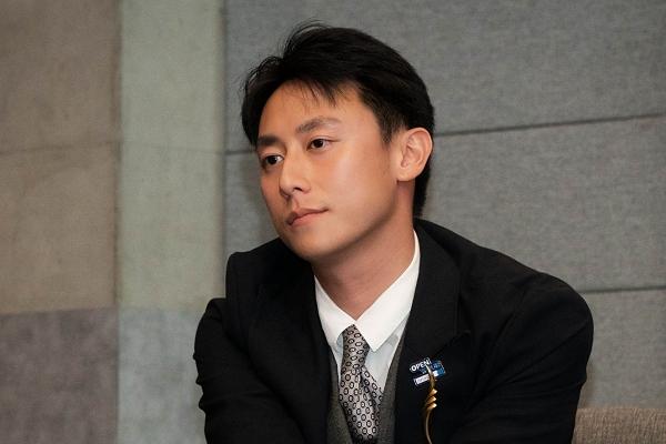 Isaac quá đẹp trai làm La Thành áp lực-8