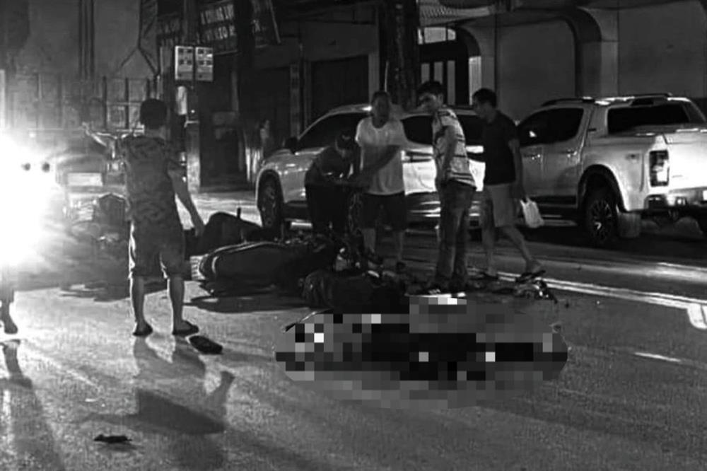 Hai xe máy kẹp 3 va chạm ở Hà Giang, 6 người thương vong-1