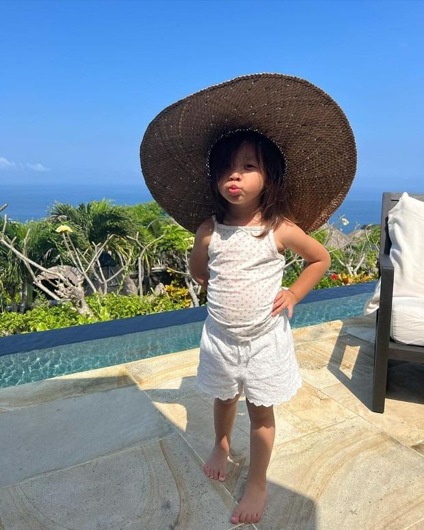 Đu trend ngày ấy - bây giờ, Lisa Leon nhà Hà Hồ khiến netizen bất ngờ vì lớn quá nhanh-2