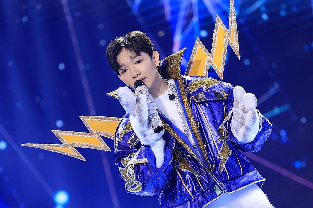 Ca sĩ mặt nạ: Thỏ Xỏ Khuyên bị loại, không cố vấn nào đoán sai-4