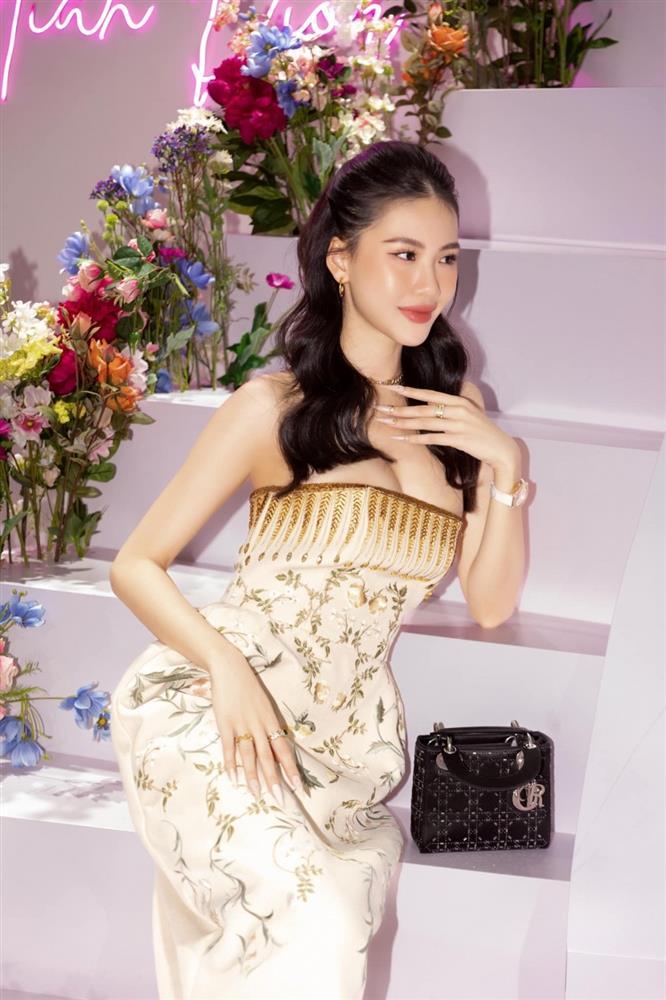 Khoảnh khắc đời thường nóng bỏng của Miss Universe Vietnam 2023 - Bùi Quỳnh Hoa-10
