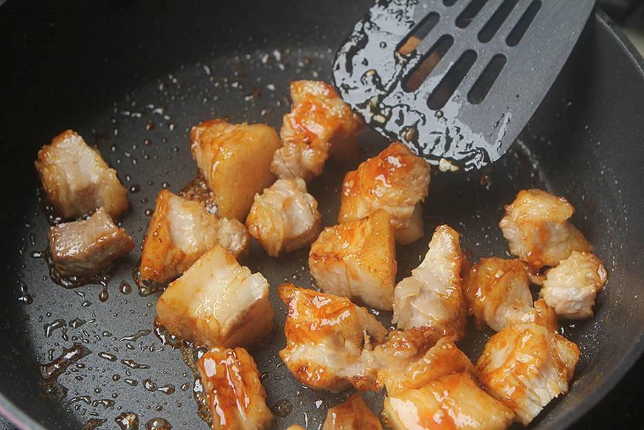 Thịt kho đượm vị đưa cơm hơn khi thêm nguyên liệu này-3