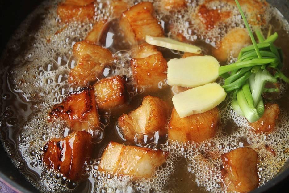 Thịt kho đượm vị đưa cơm hơn khi thêm nguyên liệu này-4