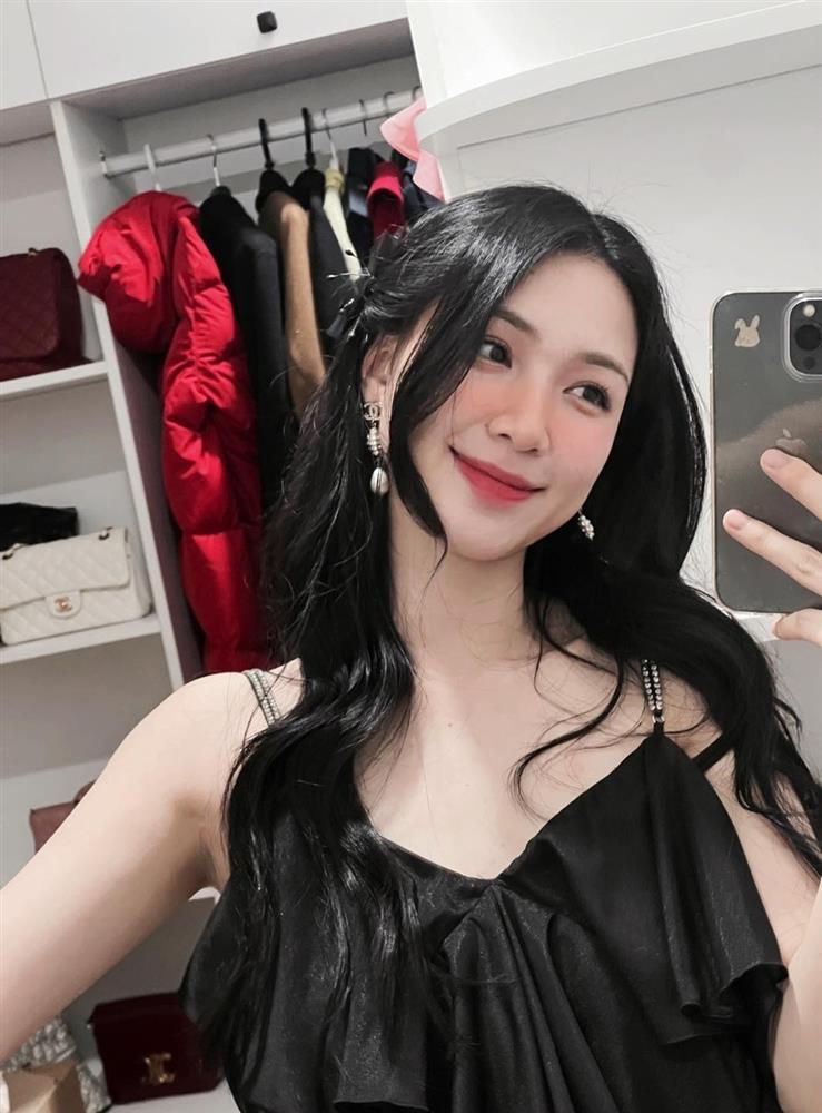 Hòa Minzy làm mẹ đơn thân: Chăm con khéo, vướng tin đồn hẹn hò cầu thủ-5