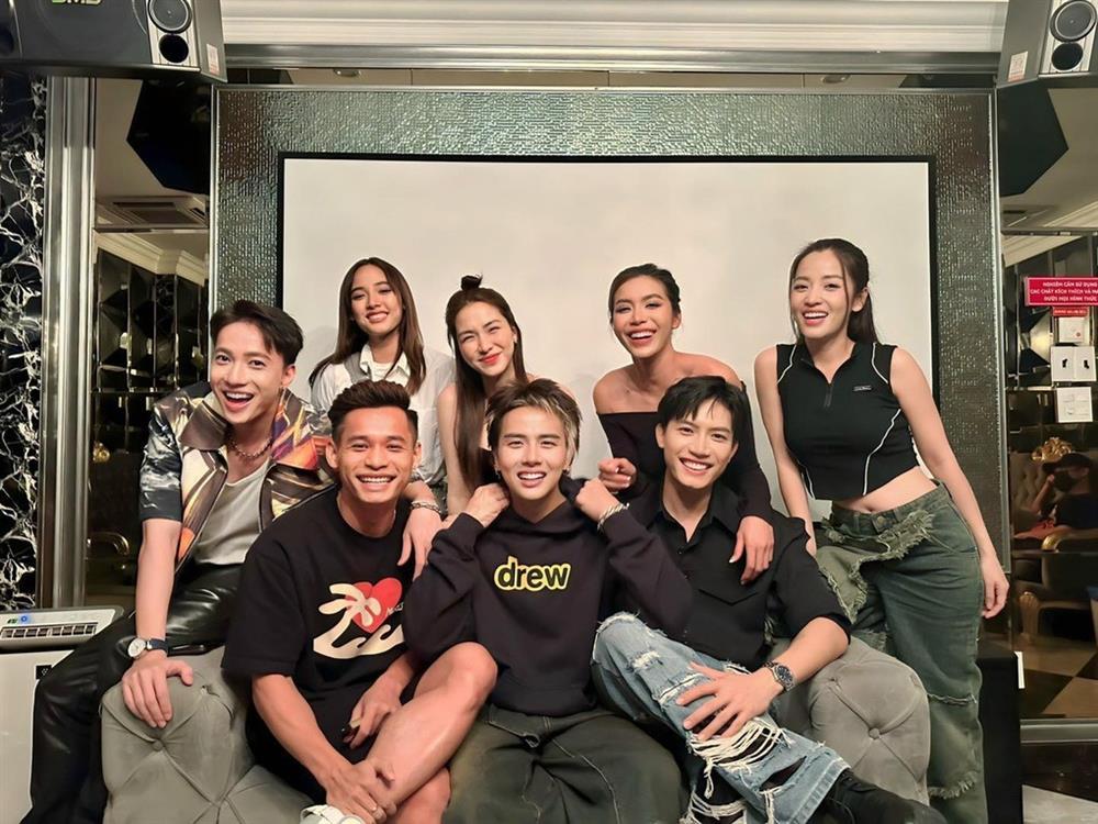 Hòa Minzy làm mẹ đơn thân: Chăm con khéo, vướng tin đồn hẹn hò cầu thủ-6